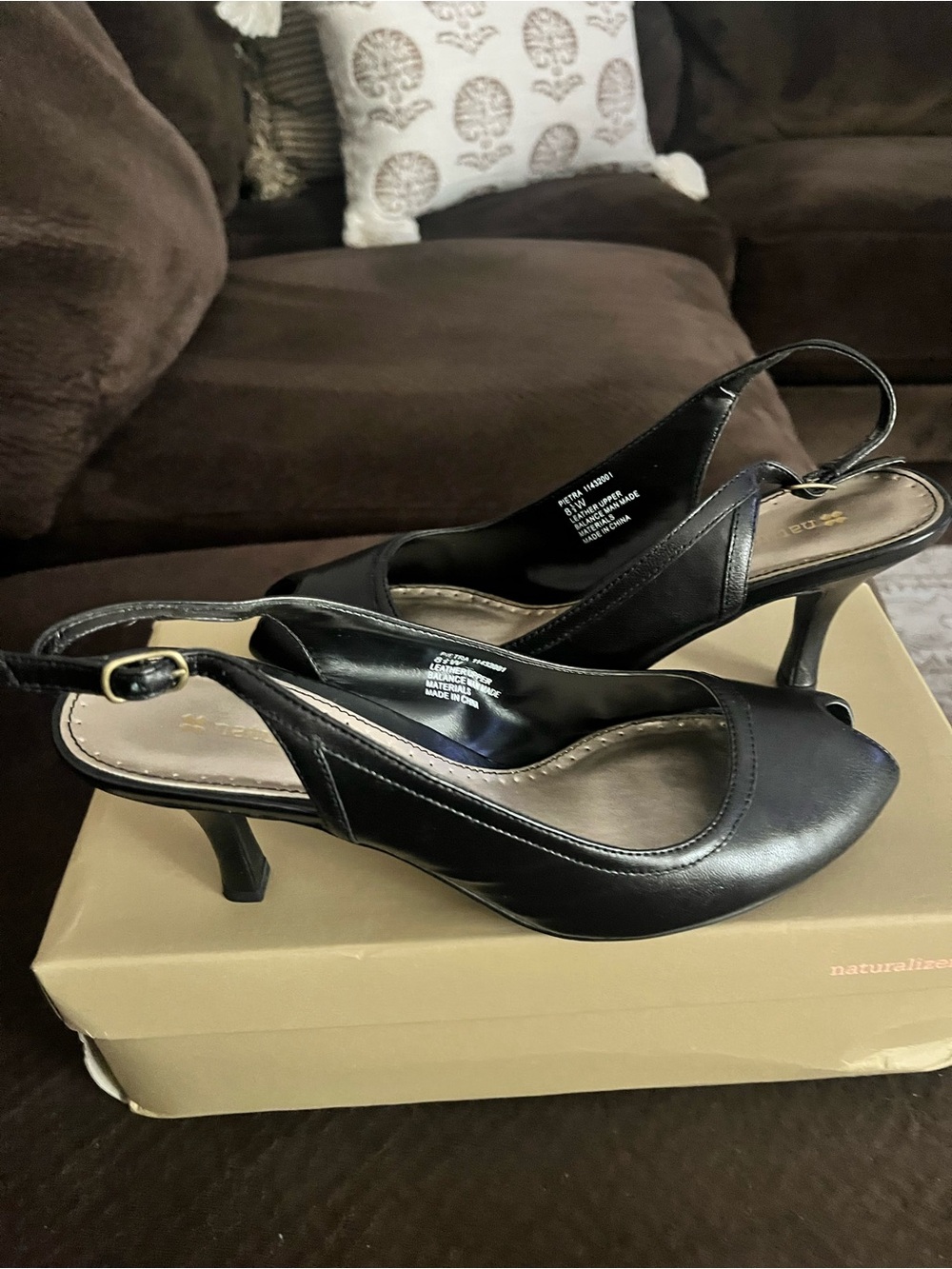 Naturalizer Peep toe slingback heels 8.5W